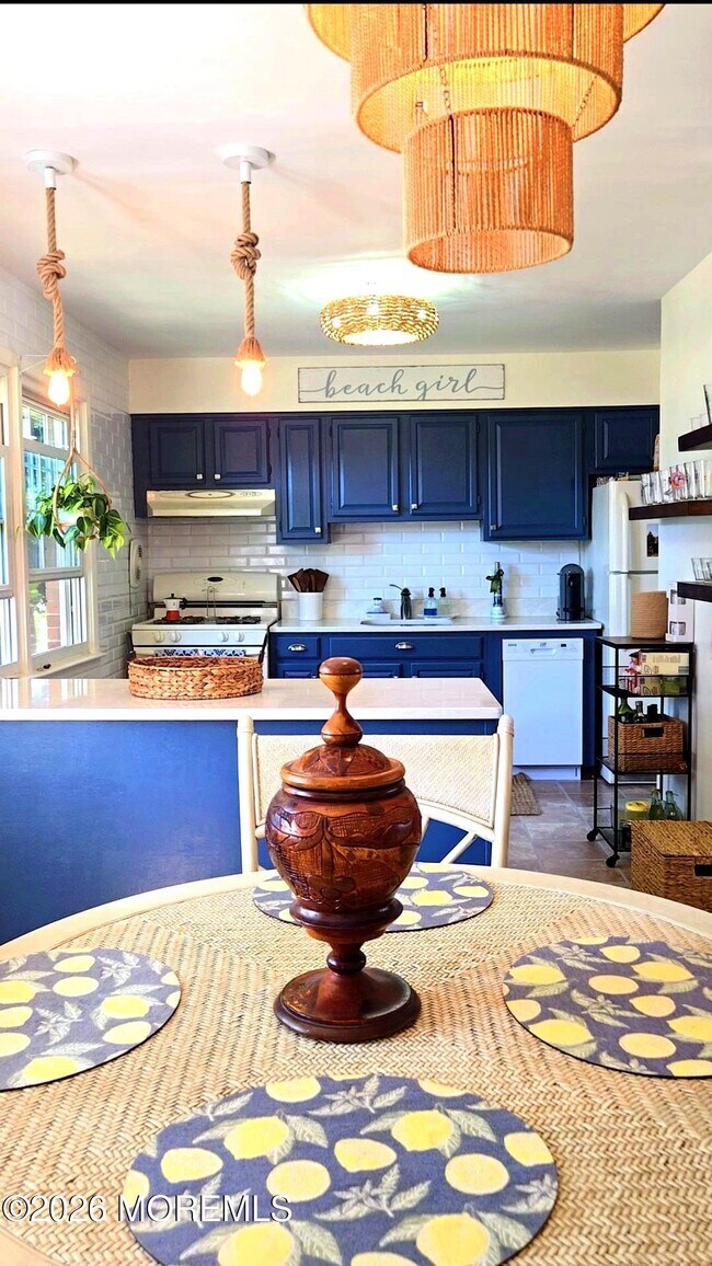 Building Photo - 364 Westwood Ave