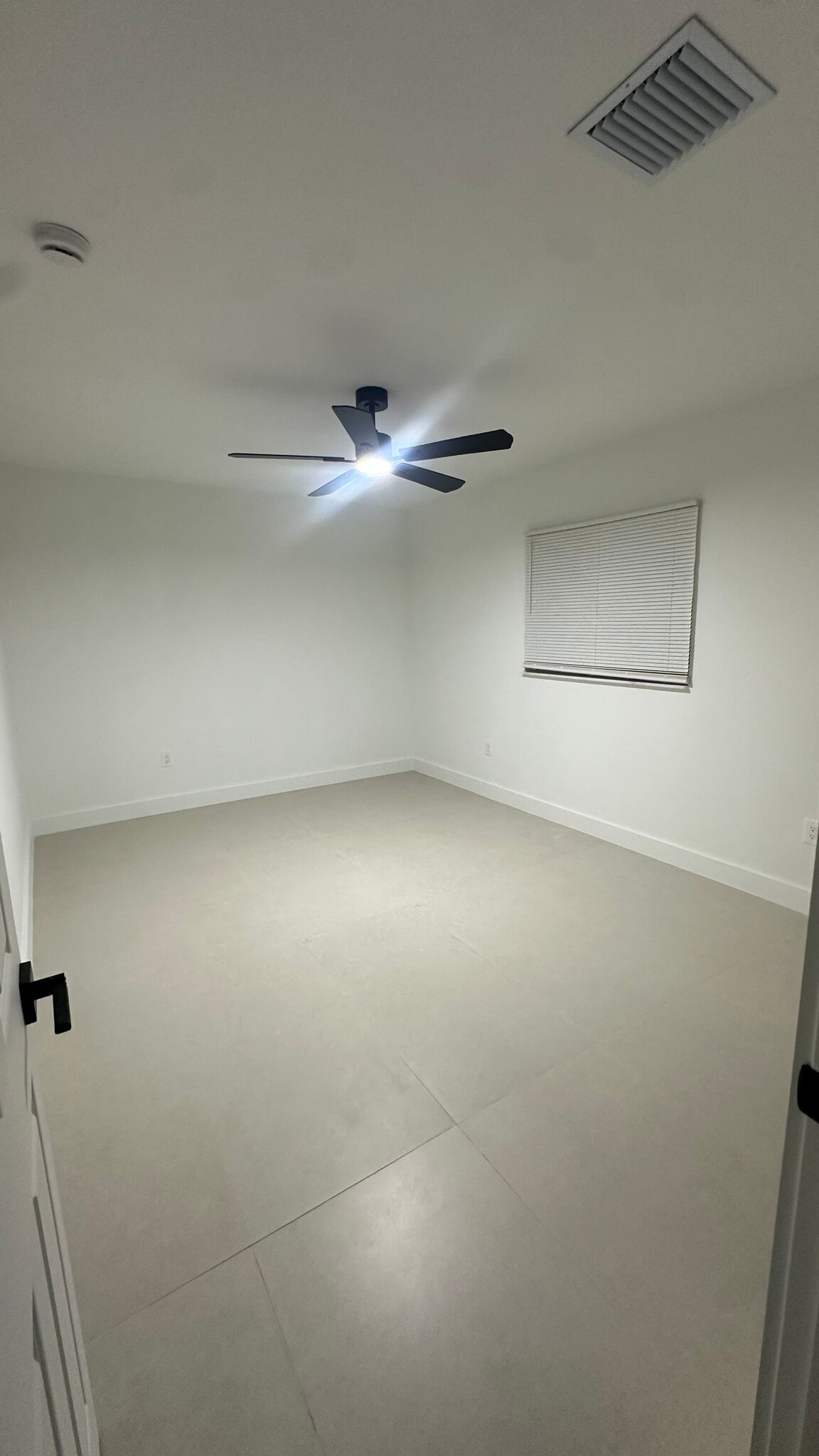 Building Photo - 922 NW 4th Ave