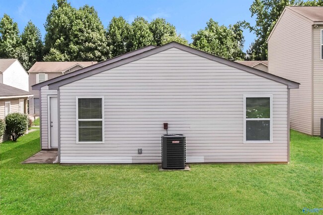 Building Photo - 16709 Wellhouse Dr