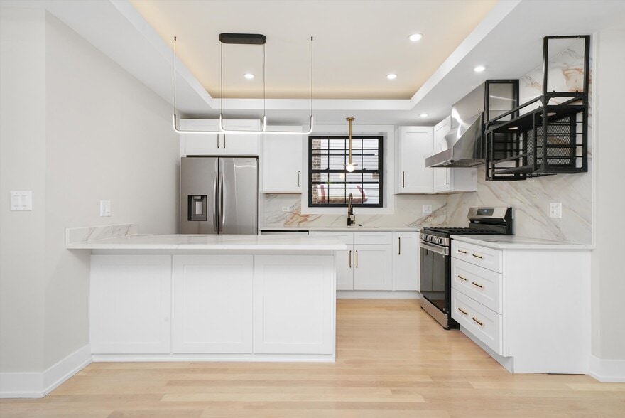 Building Photo - 4155 N Hermitage Ave