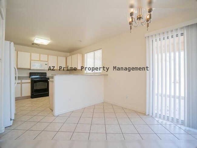 Building Photo - 13002 W Paradise Dr