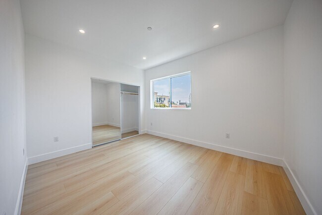 Building Photo - 1063 S Corning St