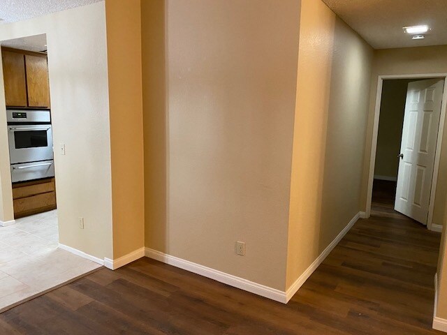 Building Photo - 2343 Lake Forest St