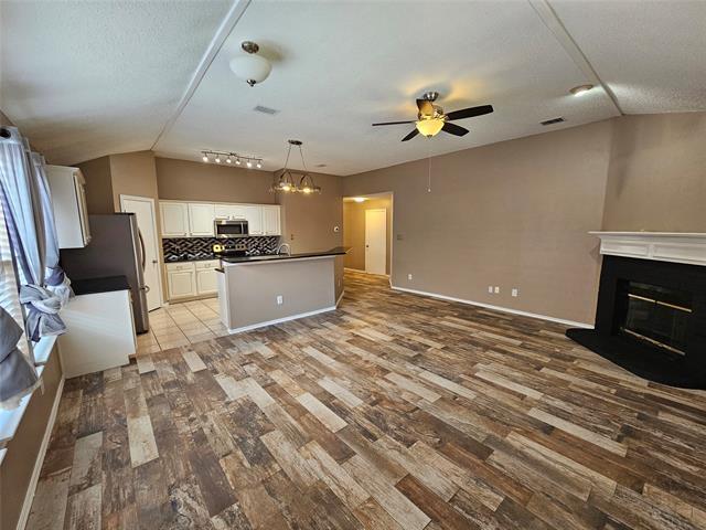 Building Photo - 215 Piccadilly Cir