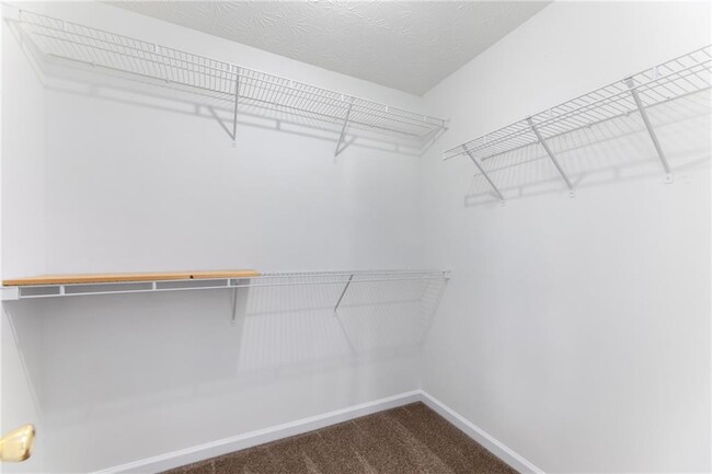 Building Photo - 400 Spring Head Dr SE