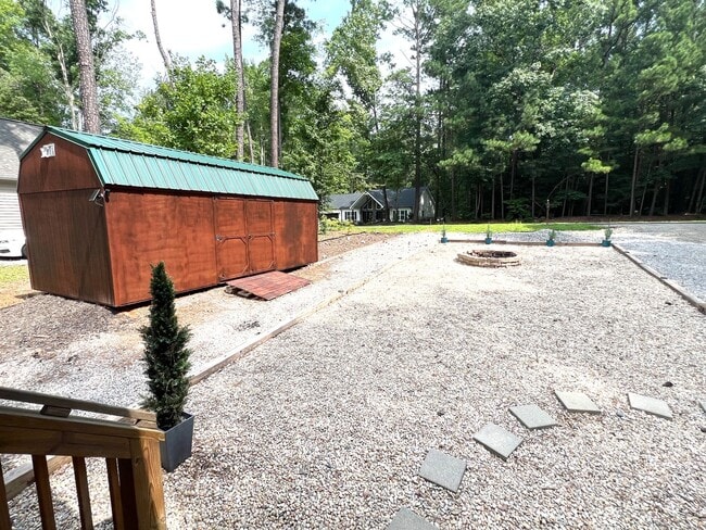 Building Photo - FULLY FURNISHED WITH ACCESS TO BEAUTIFUL L...