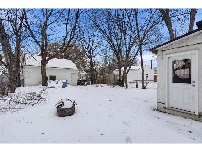 Building Photo - 3451 N Oliver Ave