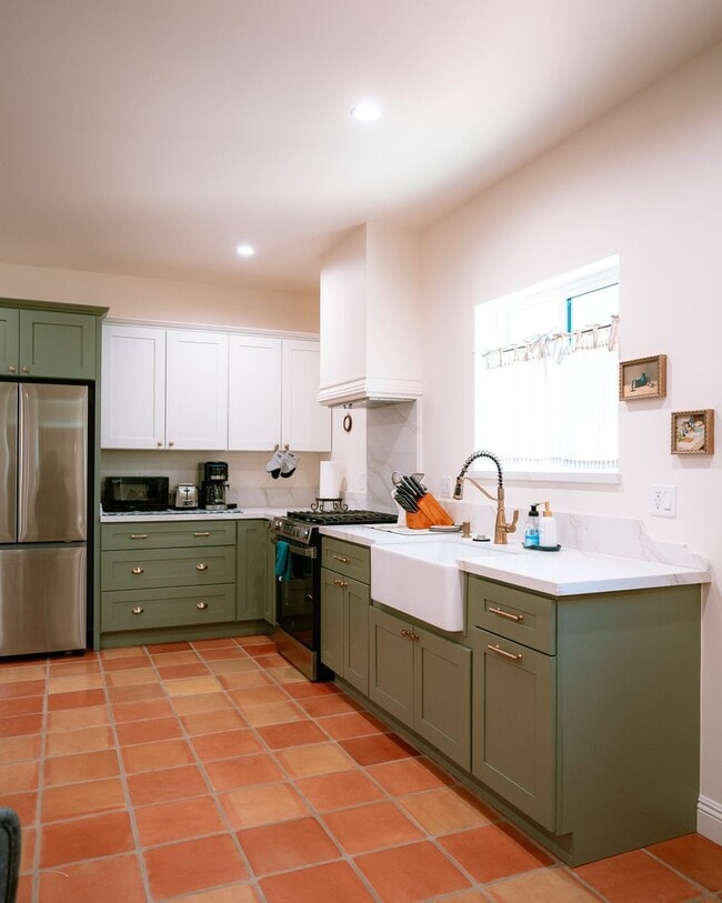 Building Photo - Contemporary New home in Monrovia