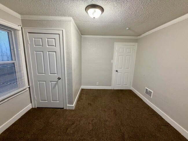 Building Photo - 3 bedroom 1 bath for lease- Section 8 ready call 313-429-3244 KPM Detroit