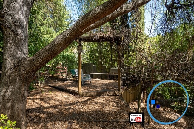 Building Photo - Benicia! Large 2/1 available!