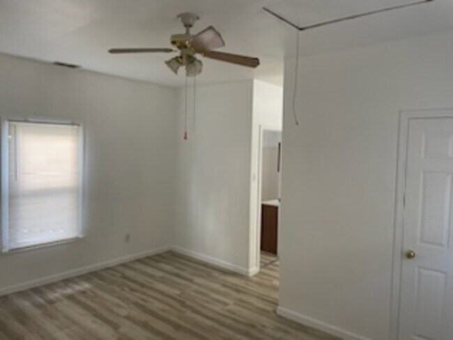 Building Photo - 1415 Longfield Ave