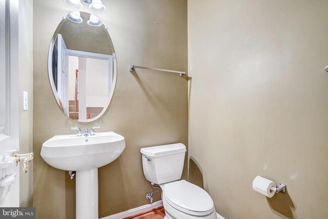 Building Photo - 9662 Potters Hill Cir