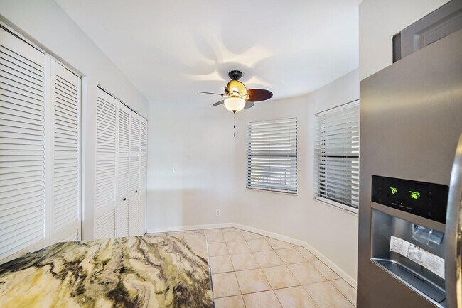 Building Photo - 243 Bay Colony Dr N
