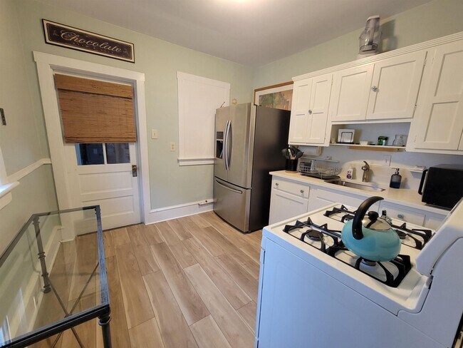 Building Photo - 103 N Rosborough Ave