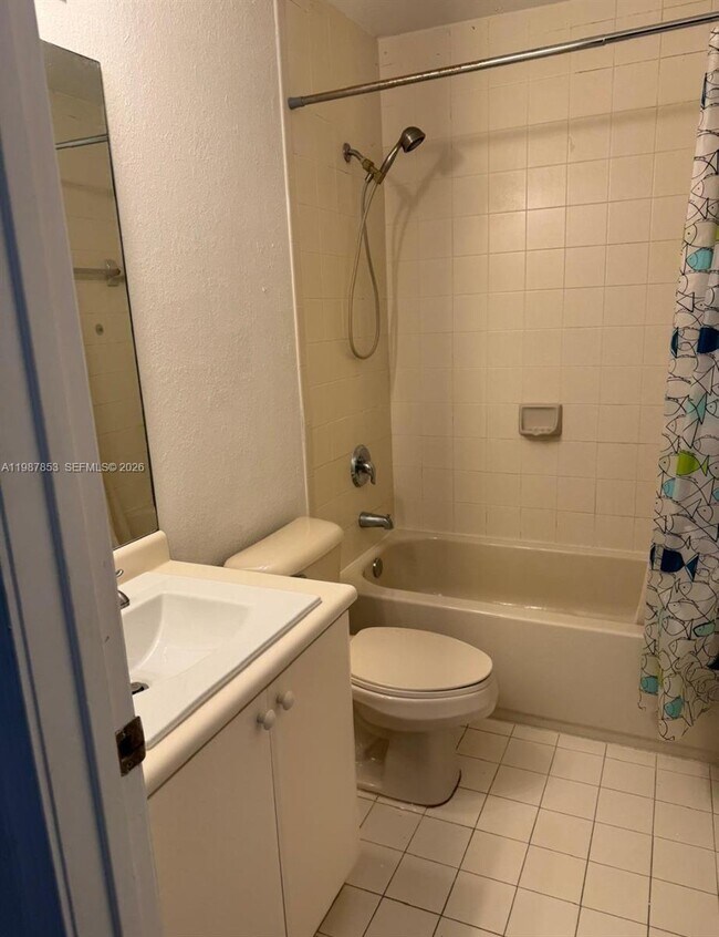 Building Photo - 2525 SE 14th Ave