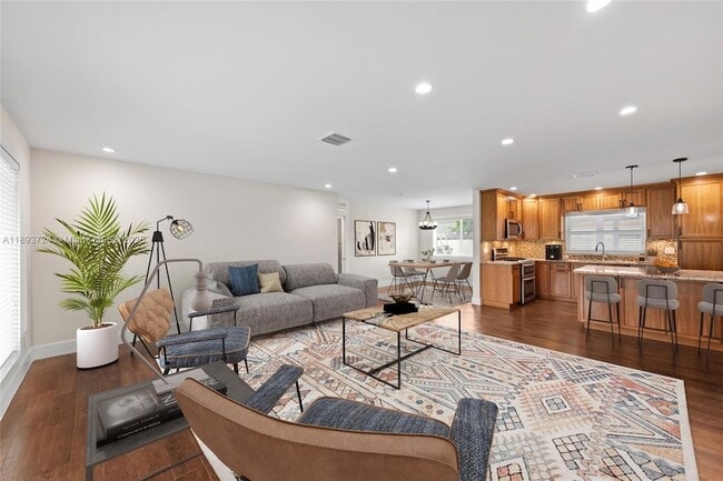 Primary Photo - 8440 SW 201st St