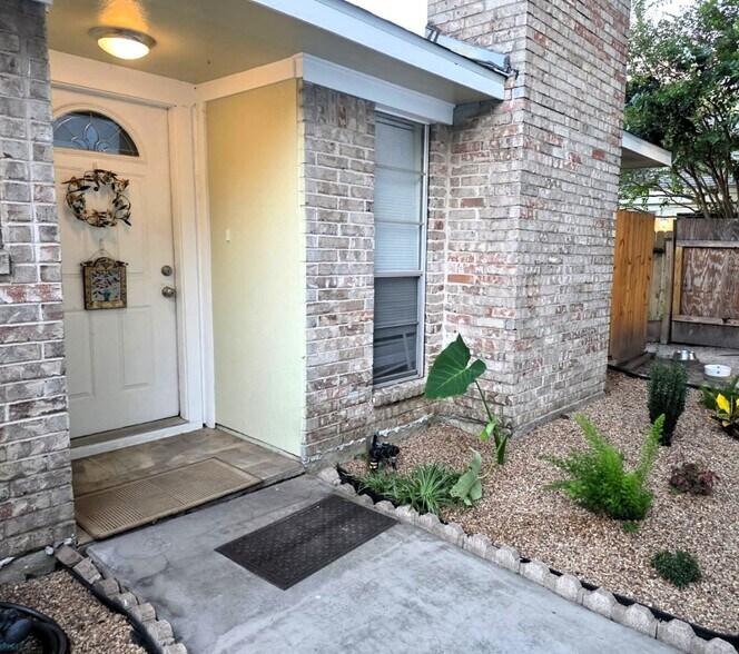Primary Photo - 10819 Sugar Hill Dr