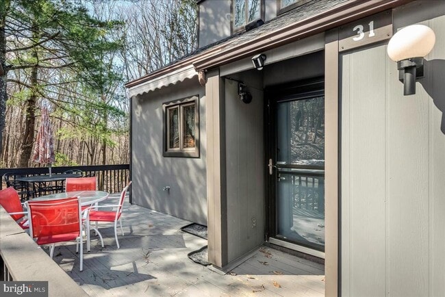 Building Photo - 31 Middle Village Way