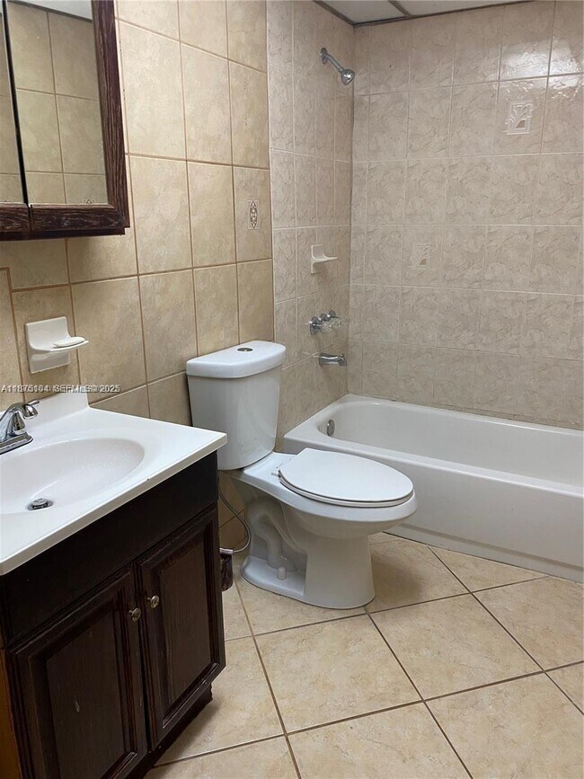 Building Photo - 10090 NW 80th Ct