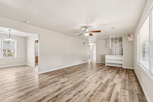 Building Photo - 3 bedroom 1 bath 1 car garage- newly renovated!