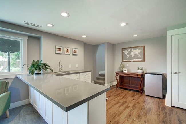 Building Photo - 5bd/2.5ba Edmonds Home