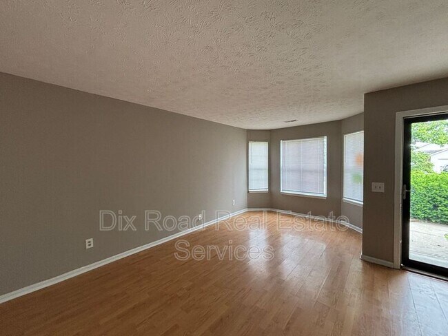 Building Photo - 490 Peyton Dr