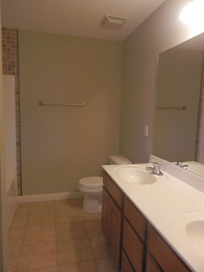 Building Photo - Nice 3 Bed 2 Bath House!
