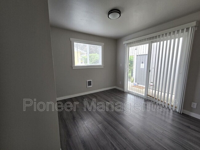 Building Photo - 2585 W Bradford Ct