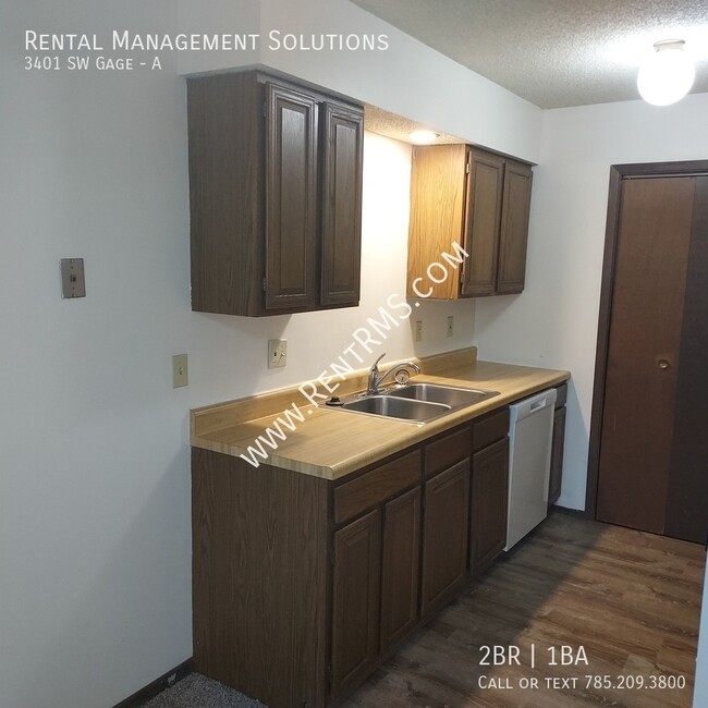 Building Photo - **MOVE-IN SPECIAL**3401 SW Gage Unit A- 2 ...