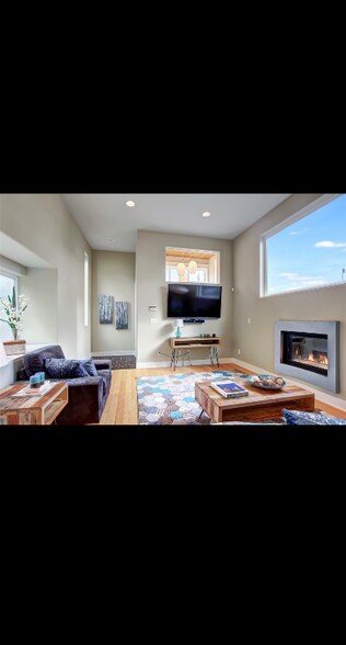 Primary Photo - 6713 13th Ave NW