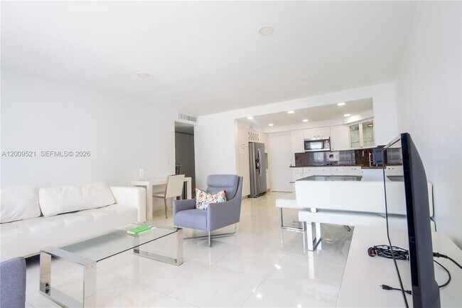 Building Photo - 1408 Brickell Bay Dr