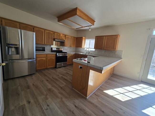 Building Photo - 4 BR + Flex 2 BA Available 9/15