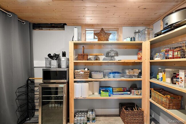 Building Photo - 222 Ackerson Lake Dr