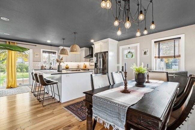 Building Photo - 119 Sycamore St