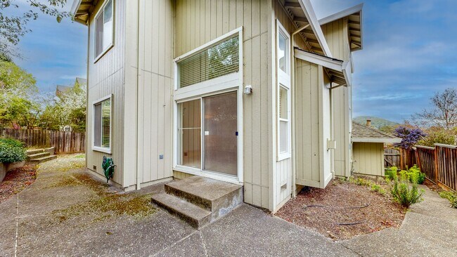 Building Photo - Desirable Skyhawk 3 bedroom Tri-Level Single Family