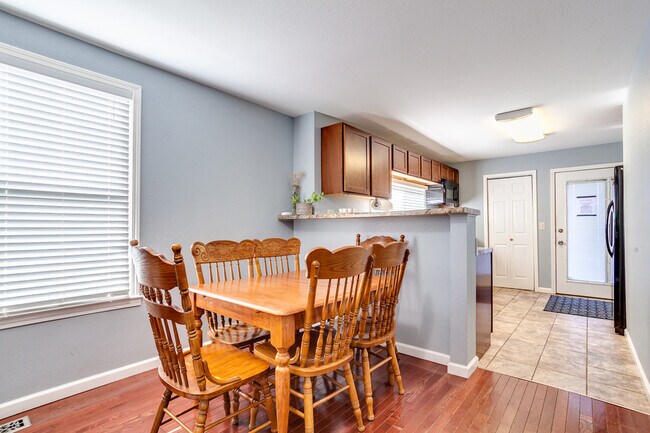 Building Photo - 507 Cambridge St