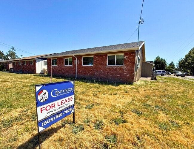 Building Photo - 1505 NW Highland Dr