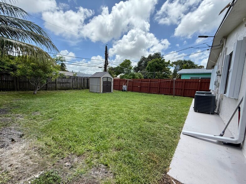 Backyard - 821 SW 9th St