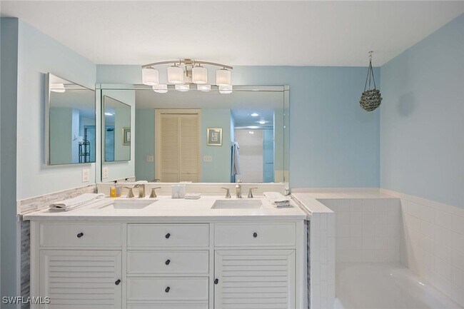 Building Photo - 4251 Lake Forest Dr