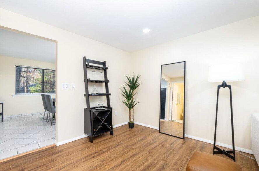 Building Photo - 47 Conestoga Way