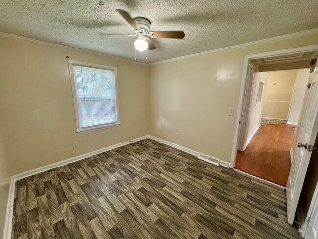 Building Photo - 7 Sherwood Loop