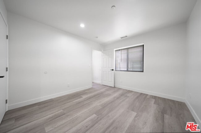 Building Photo - 4110 1/2 Normandie Ave