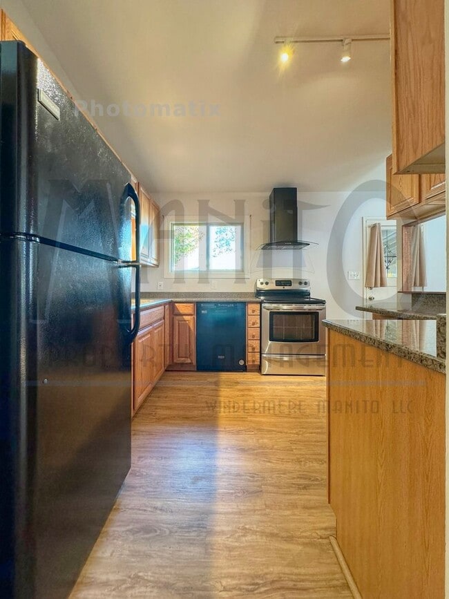 Building Photo - Clean & Quiet Northside Home