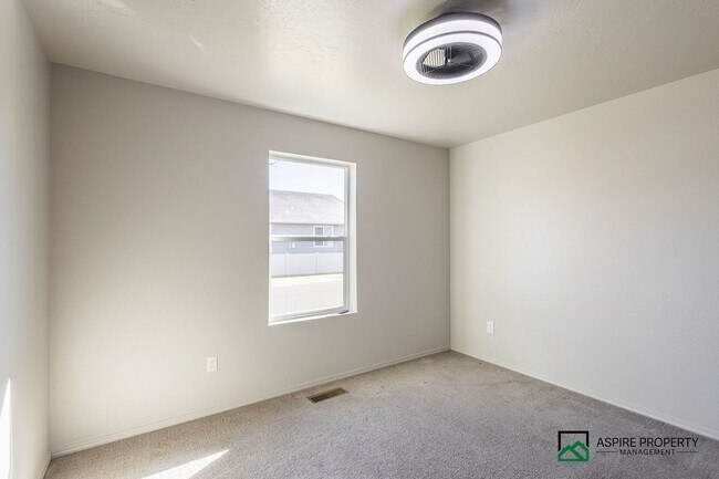 Building Photo - 4 Bed 2 Bath home for rent