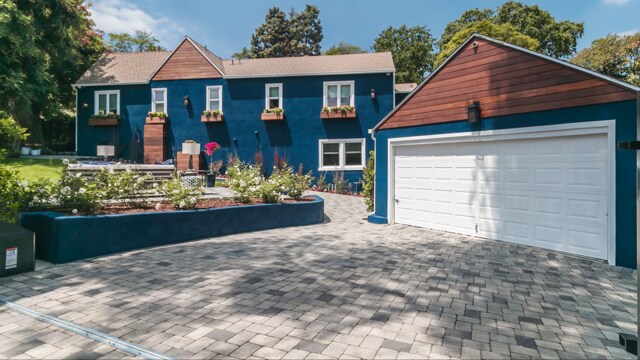 4 beds/3.5 baths - 3310 Oak Glen Dr