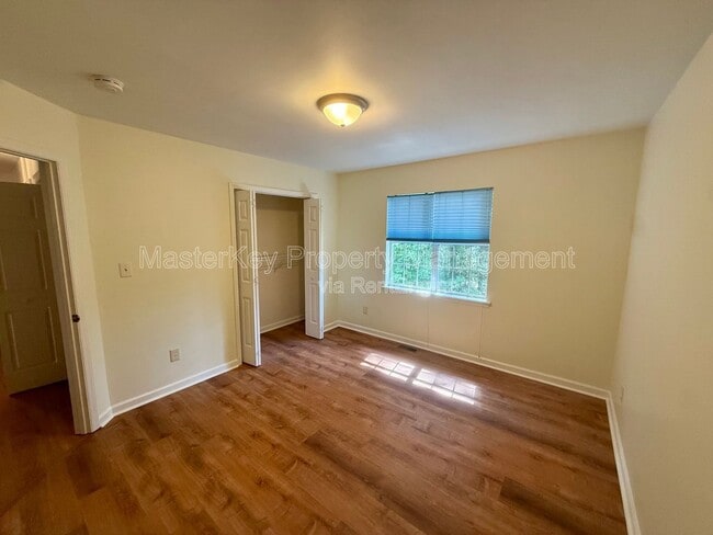 Building Photo - 327 St Thomas Dr