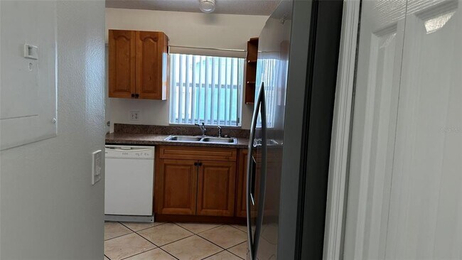 Building Photo - 2415 Harbor Town Dr