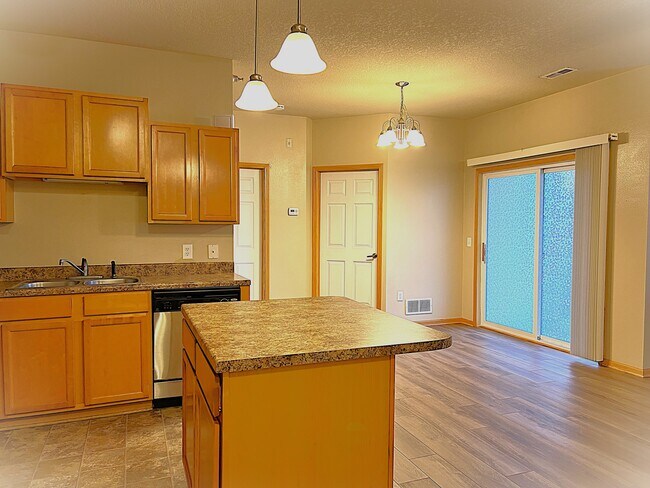 Building Photo - 1805 SW White Birch Cir