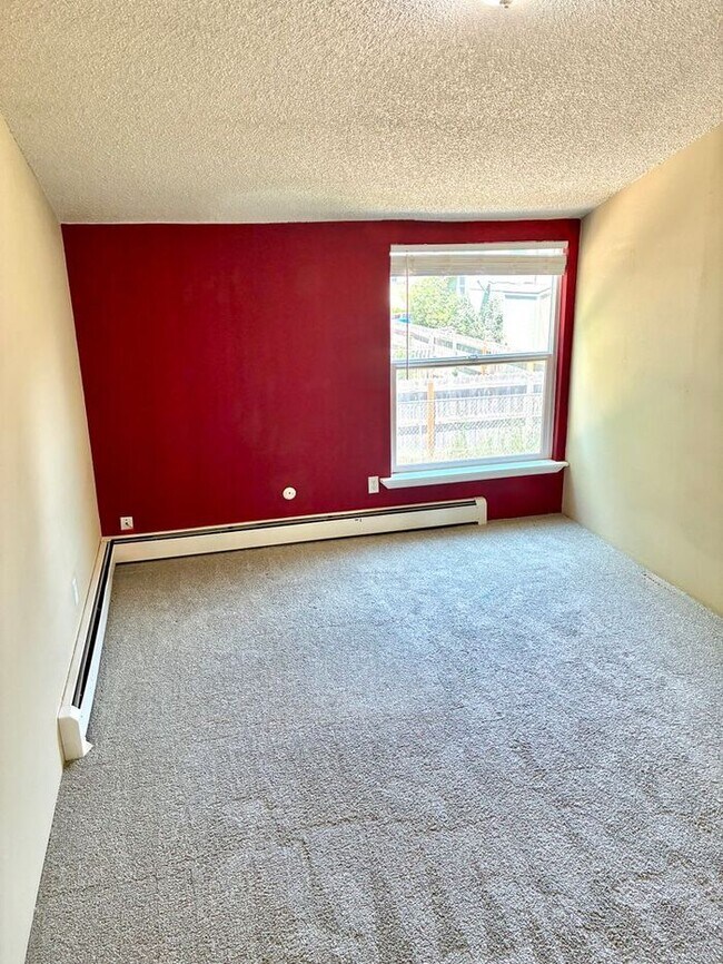 Building Photo - 2 Week Off First Months Rent!!! Recently Upgraded 2 Bedroom Apt Near Horsetooth!