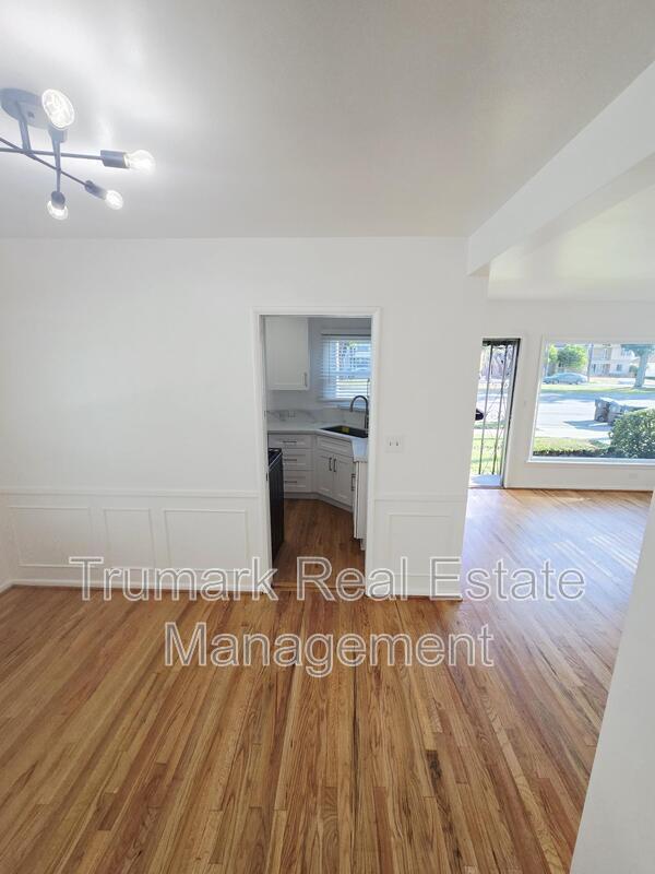 Building Photo - 649 W Glenoaks Blvd